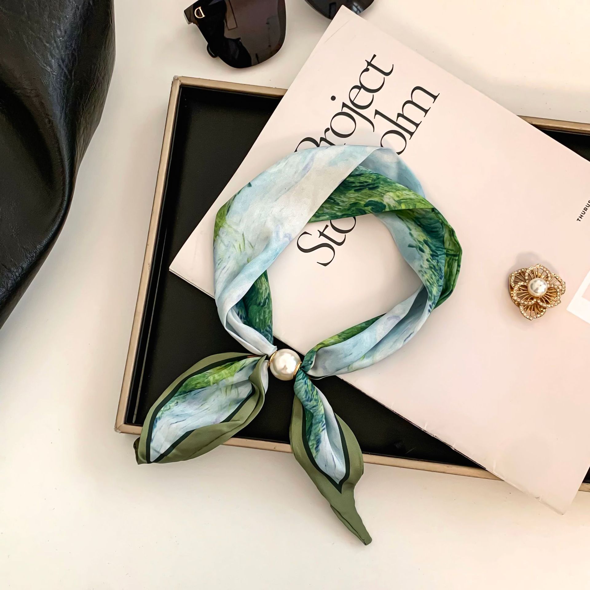 Cashew Flower Silk Scarf Effor - Pearl Trim Chain reseña y precio
