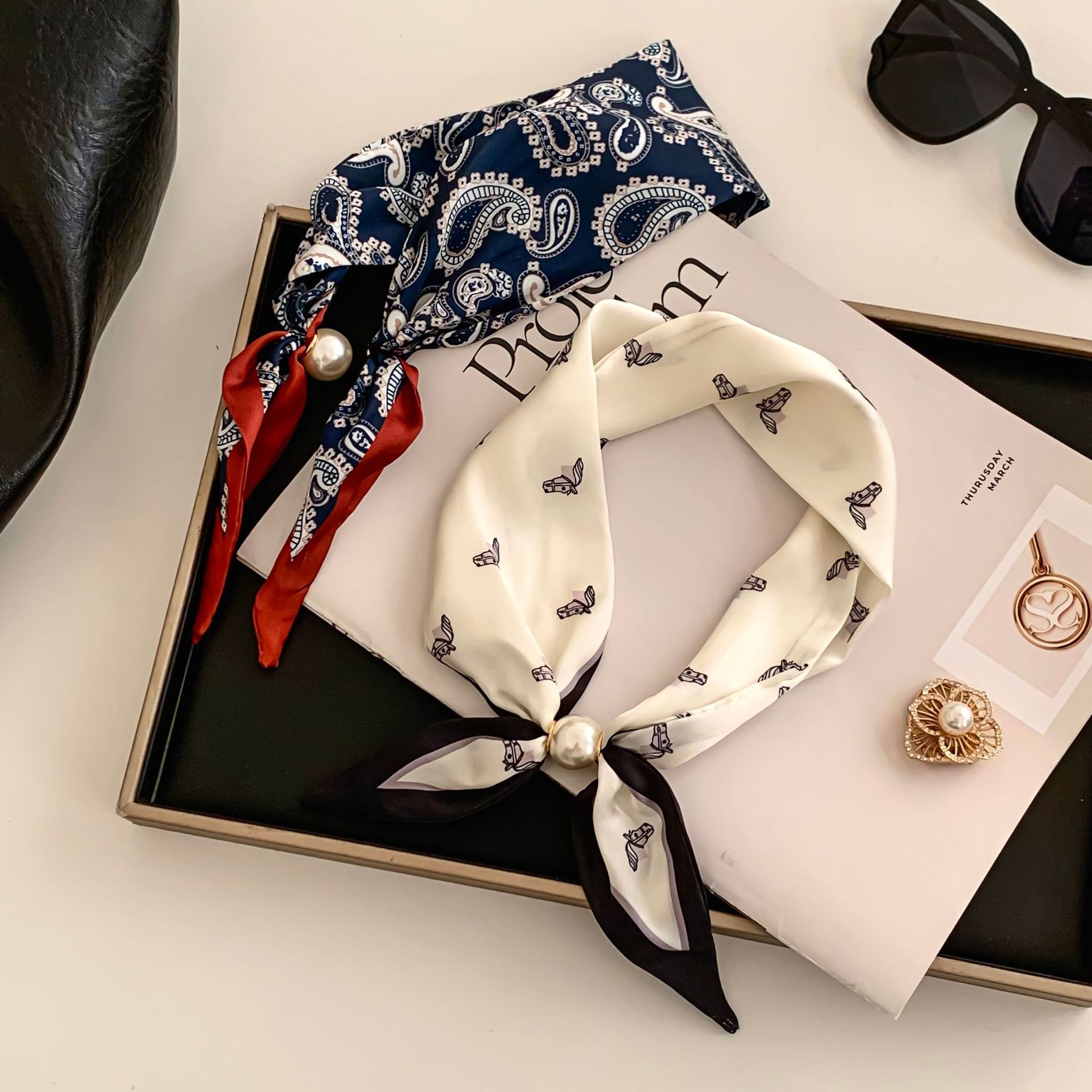 Cashew Flower Silk Scarf Effor - Pearl Trim Chain reseña y precio