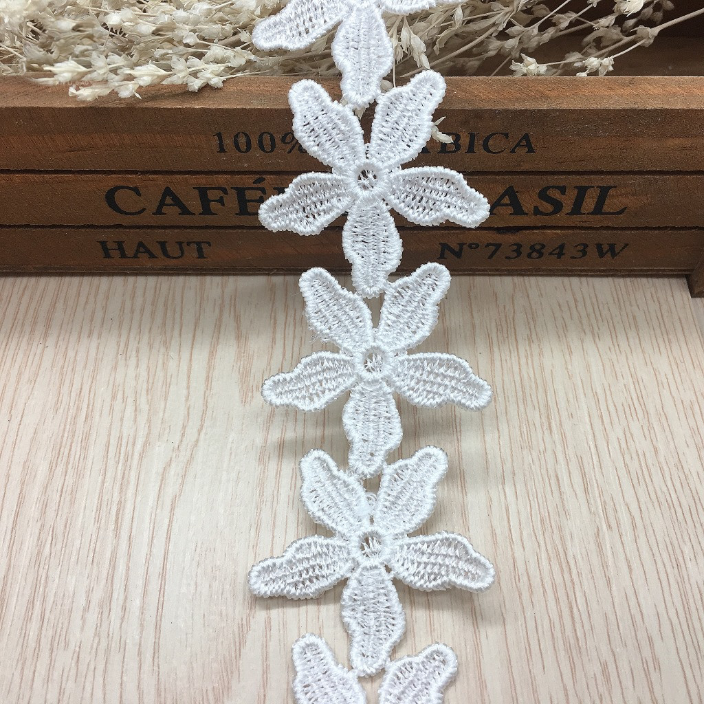Embroidered Five-leaf Flower O - Lace Ribbon Trim reseña y precio